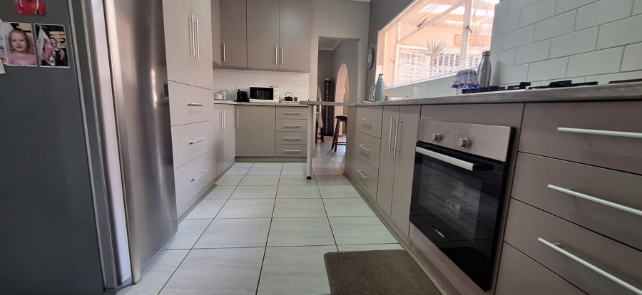 4 Bedroom Property for Sale in Carters Glen Northern Cape